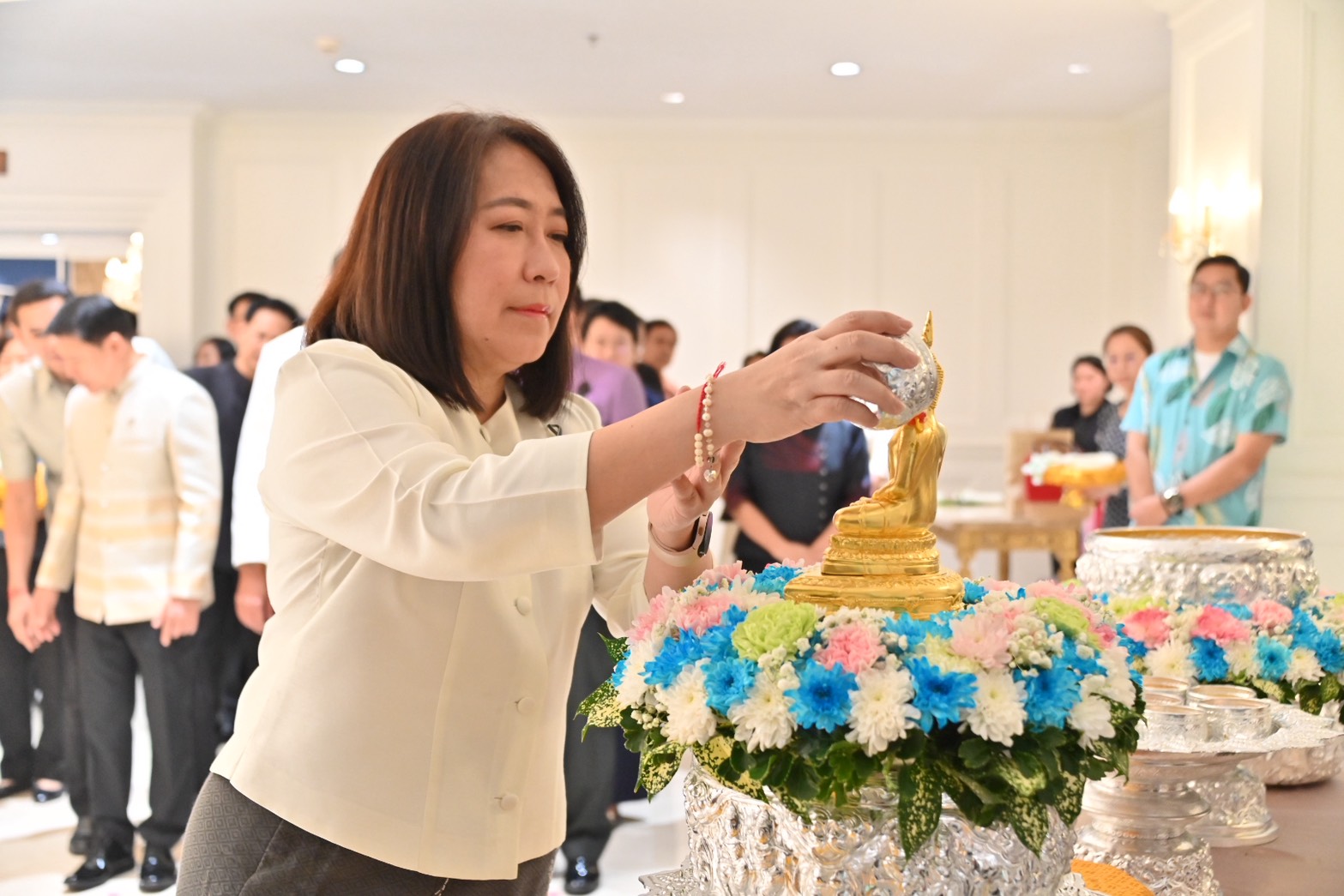 กรมบังคับคดีร่วมพิธีสรงน้ำพระพุทธรูปและเข้าขอพร ปลัดกระทรวงยุติธรรม เนื่องในโอกาสเทศกาลสงกรานต์ ประจำปี 2569